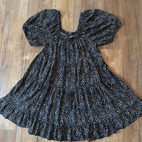 wild fable Dresses & Skirts - Women's Black Floral Puff-Sleeve Smocked Dress